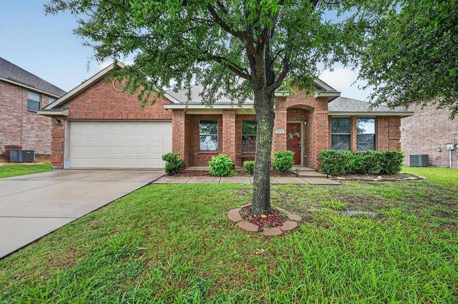 Property photo for 5640 Lincolnwood Drive, Prosper, TX