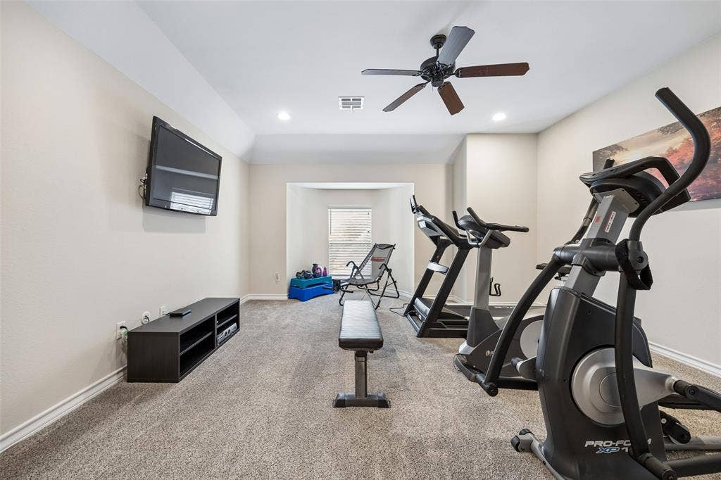 1011 Three Rivers Drive, Prosper, TX 75078 Versatile game room with abundant space forrecreation, fitness, or a secondary living area,conveniently located near the media room and guest bedroom.