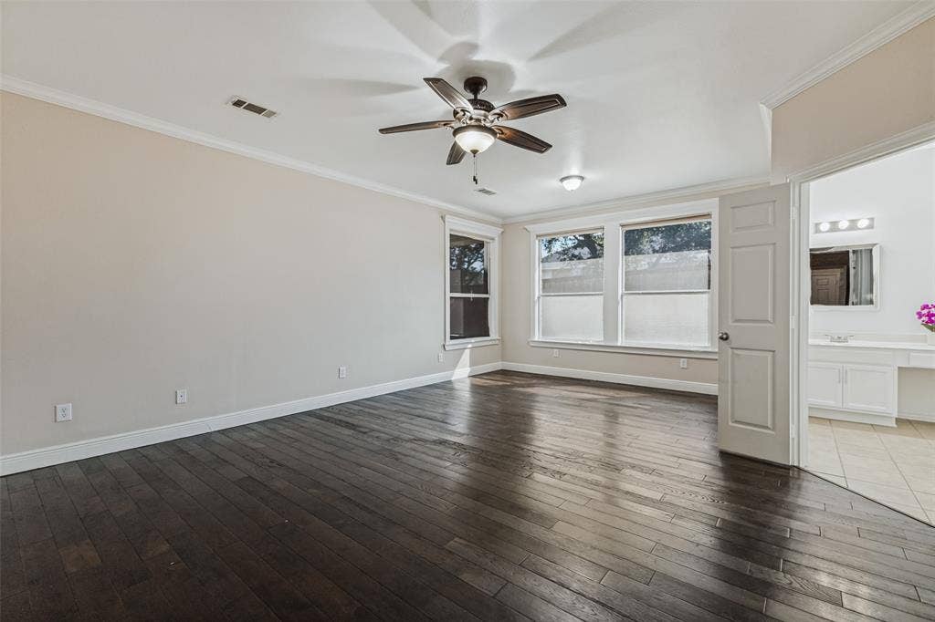 4600 Bonnywood Drive, Mesquite, TX 75150 Spacious primary bedroom with sitting area