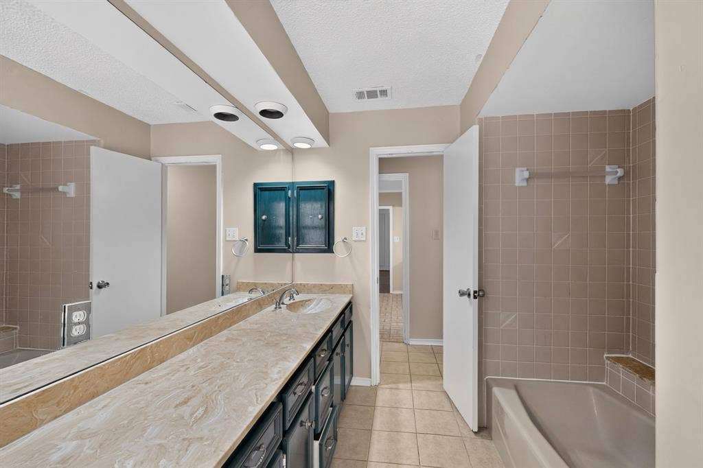 1606 Treehouse Lane, Plano, TX 75023 Dual vanity with integrated sinks and an expansive mirror