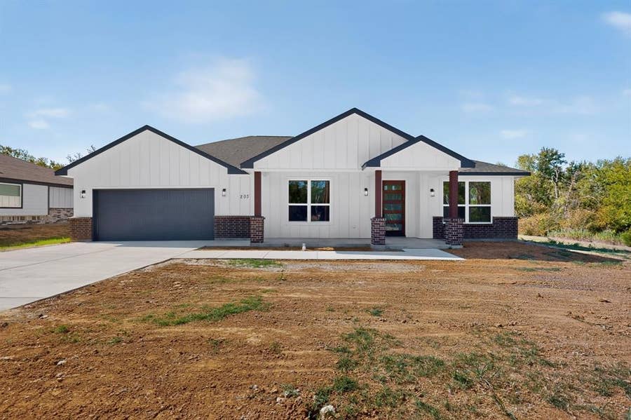 Property photo for 203 W Mansfield Avenue, Kennedale, TX