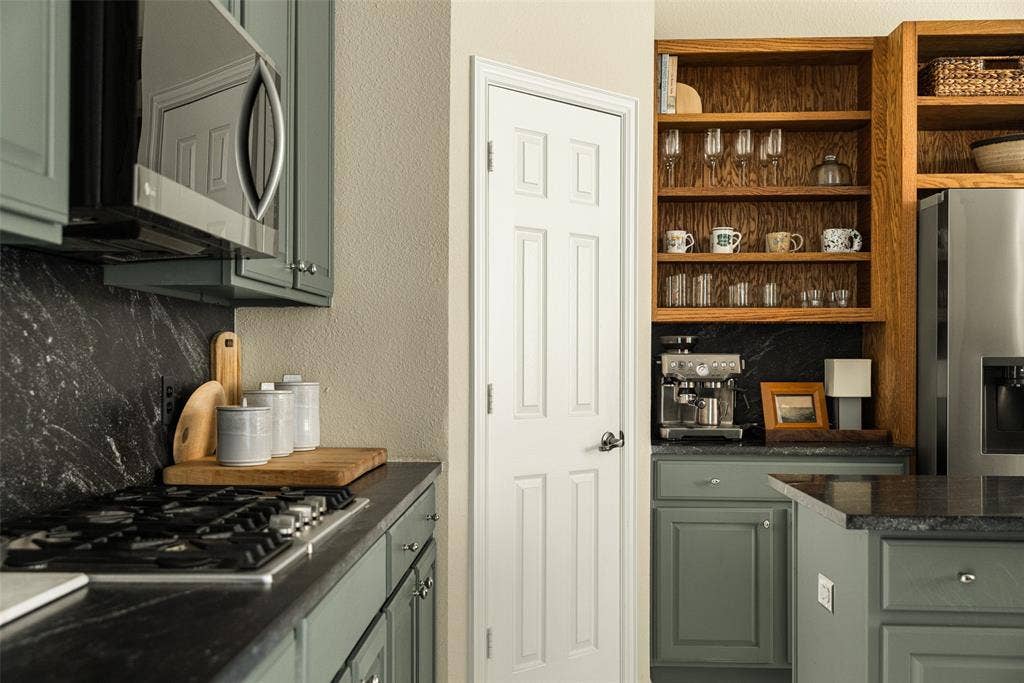 1206 Lakebreeze Drive, Garland, TX 75043 1206 Lakebreeze Drive, Garland, TX 75043