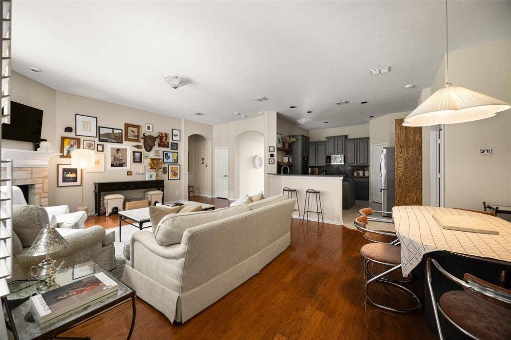 1206 Lakebreeze Drive, Garland, TX 75043 1206 Lakebreeze Drive, Garland, TX 75043