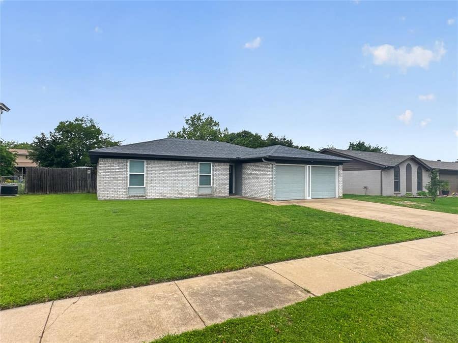 Property photo for 109 N Heights Drive, Crowley, TX