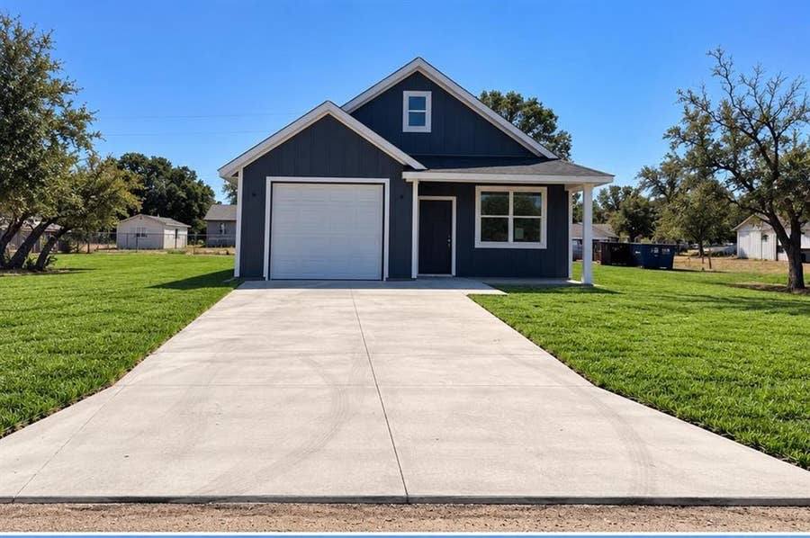 Property photo for 317 Timberline Drive, Granbury, TX