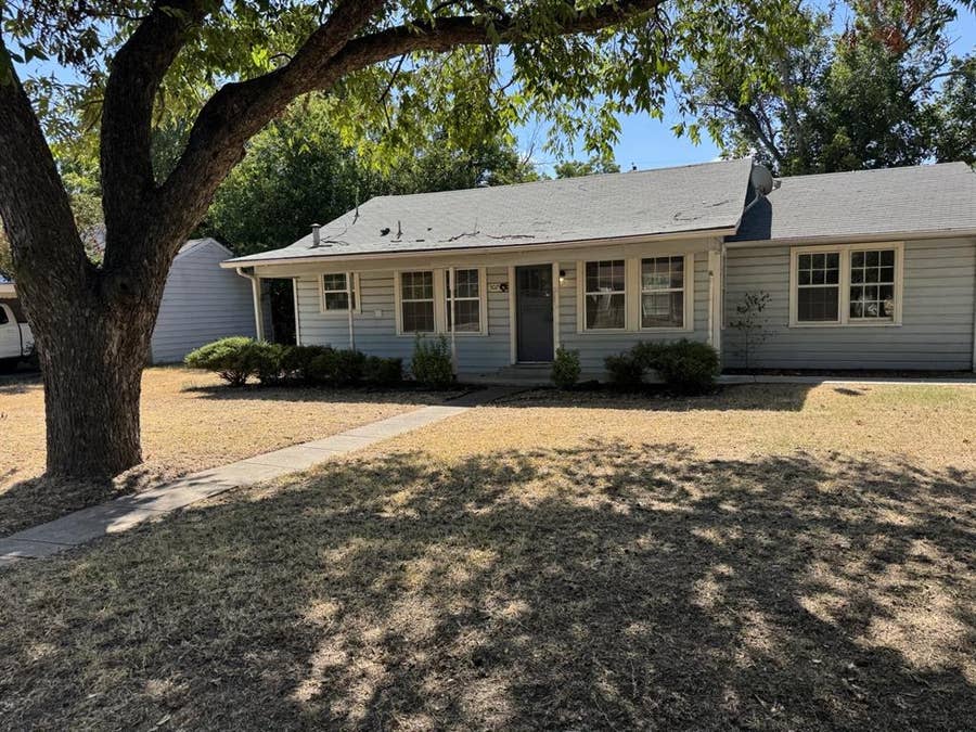Property photo for 507 Poindexter Avenue, Cleburne, TX