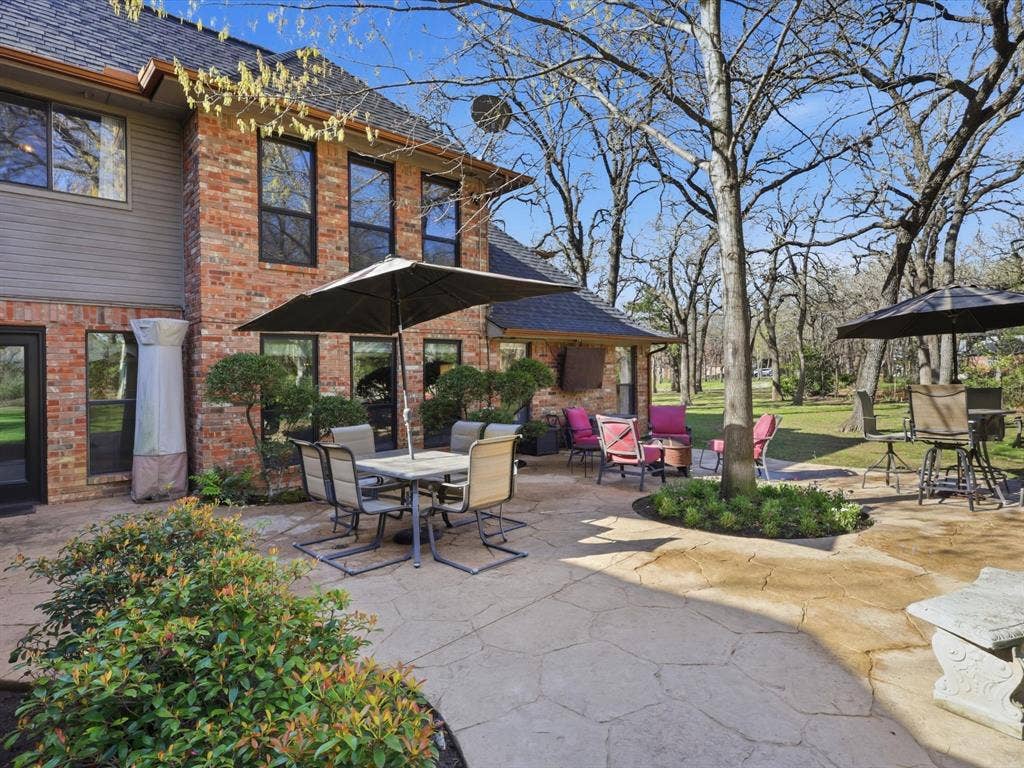 Large back yard perfect for BBQ's and gatherings