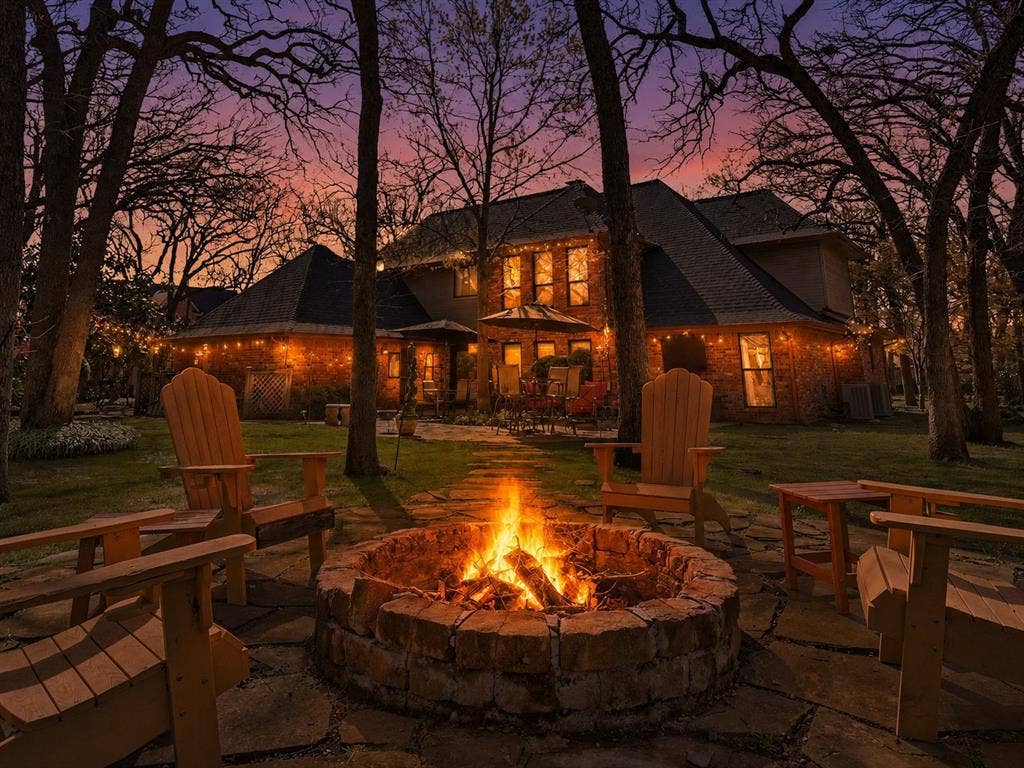 Enjoy fall evenings with the firepit