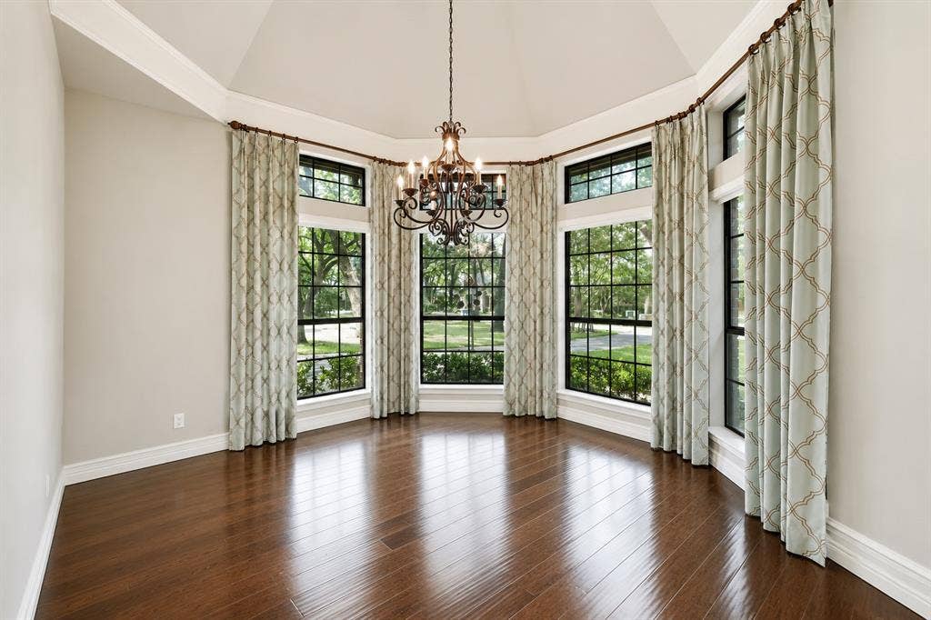 Formal dining room perfect for entertaining or nightly dinners