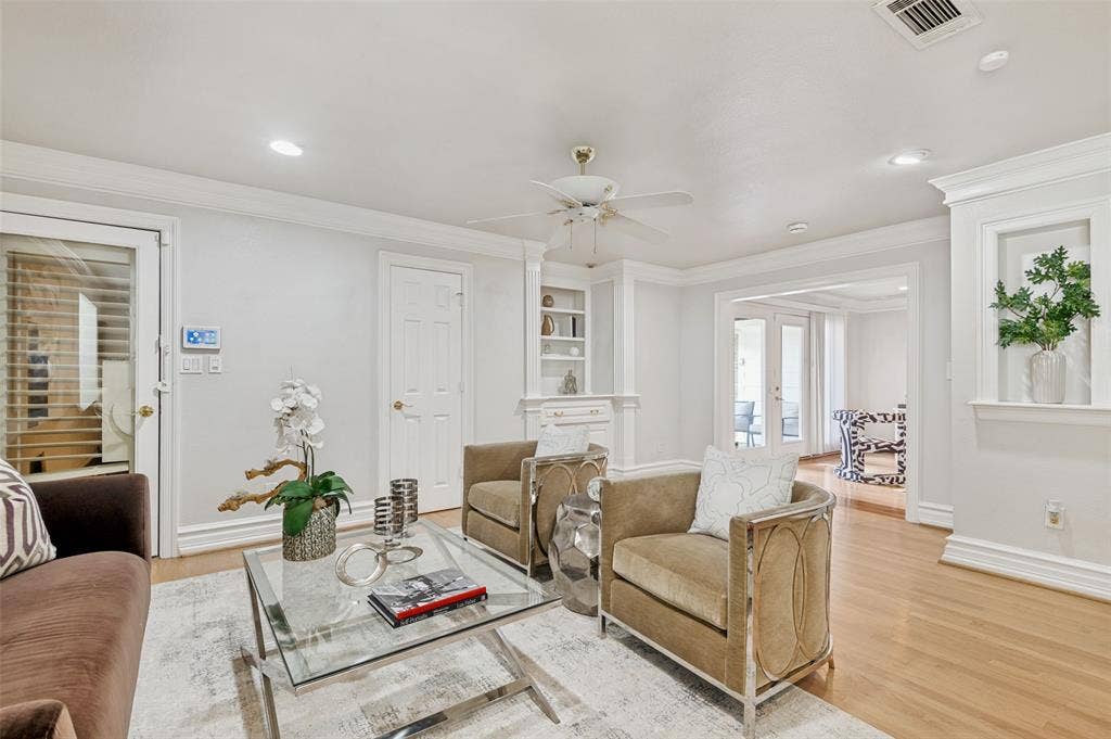 5322 W Mockingbird Lane, Dallas, TX 75209 5322 W Mockingbird Lane, Dallas, TX 75209