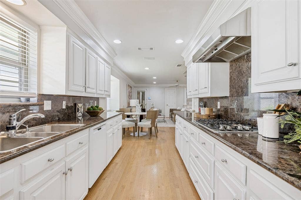 5322 W Mockingbird Lane, Dallas, TX 75209 5322 W Mockingbird Lane, Dallas, TX 75209