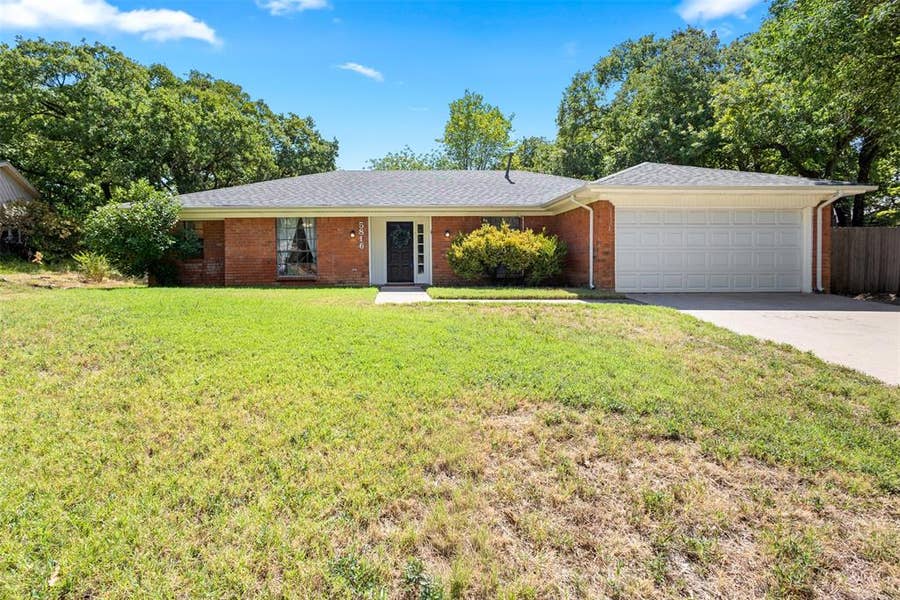 Property photo for 5816 Gatewood Drive, Arlington, TX