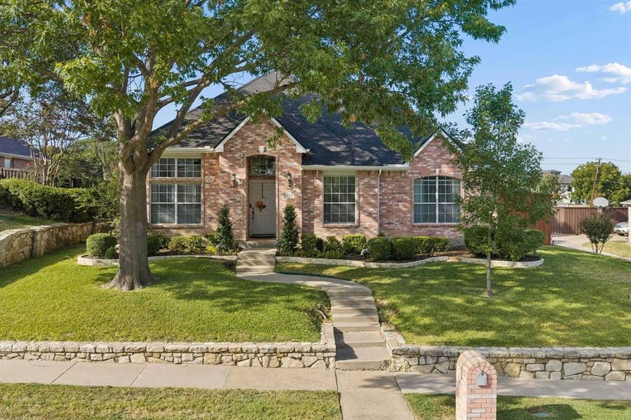 Property photo for 5213 Saint Charles Drive, Rowlett, TX
