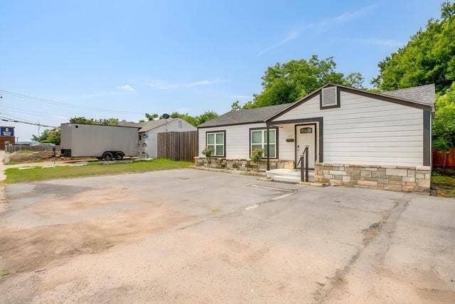 Property photo for 412 S Morgan Street, Granbury, TX