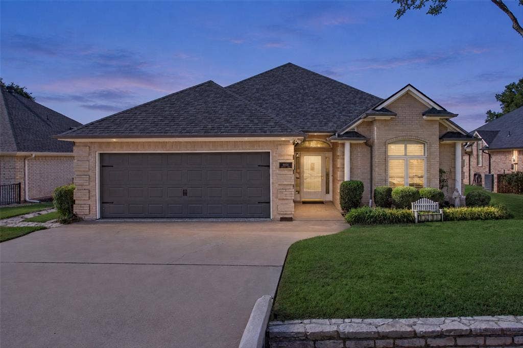 8606 Leisure Lane, Granbury, TX 76049