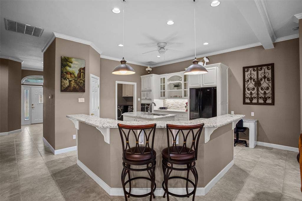 8606 Leisure Lane, Granbury, TX 76049