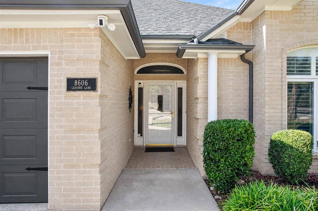 8606 Leisure Lane, Granbury, TX 76049
