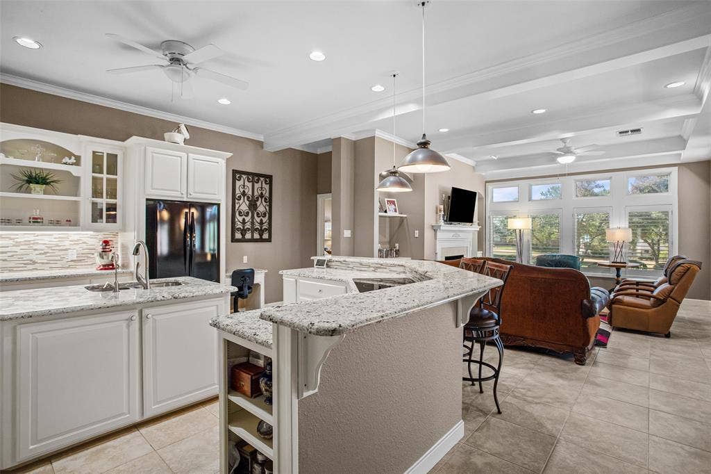 8606 Leisure Lane, Granbury, TX 76049