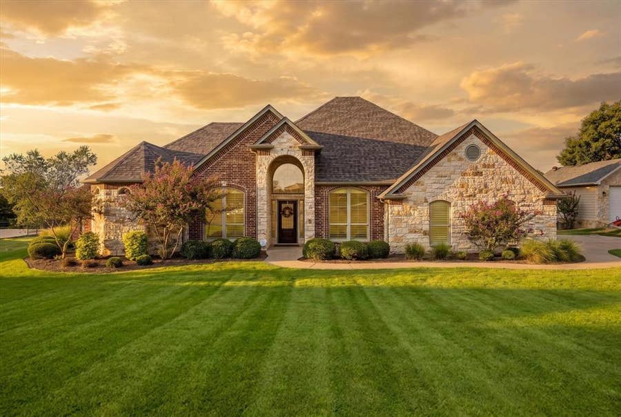 Property photo for 1616 Crow Creek Drive, Granbury, TX
