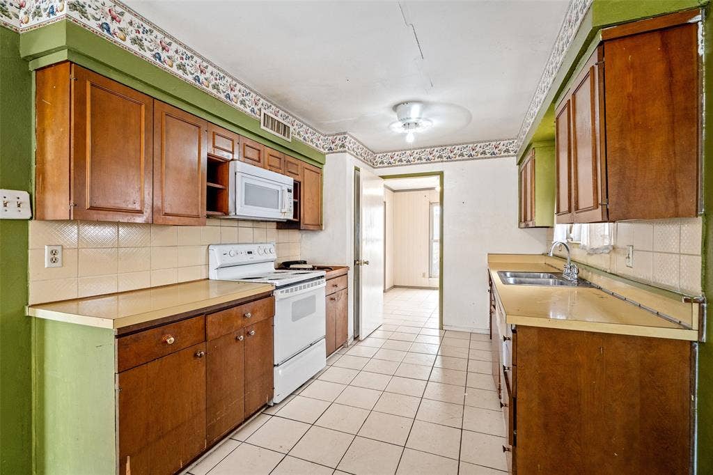 3131 Lockmoor Lane, Dallas, TX 75220 3131 Lockmoor Lane, Dallas, TX 75220