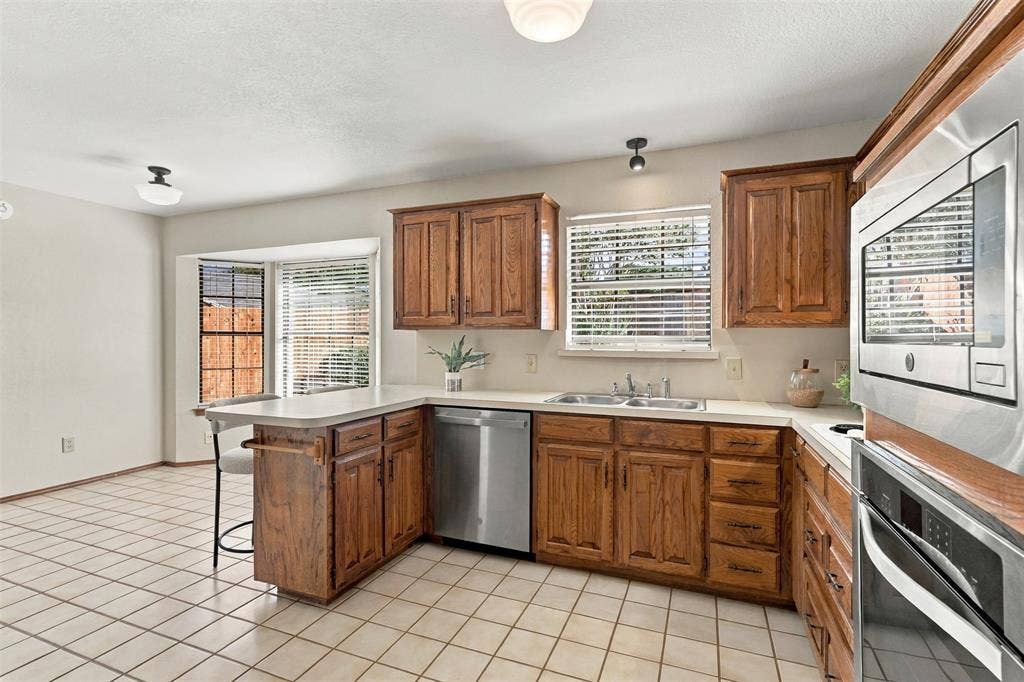 5304 Ridge Springs Court, Arlington, TX 76017