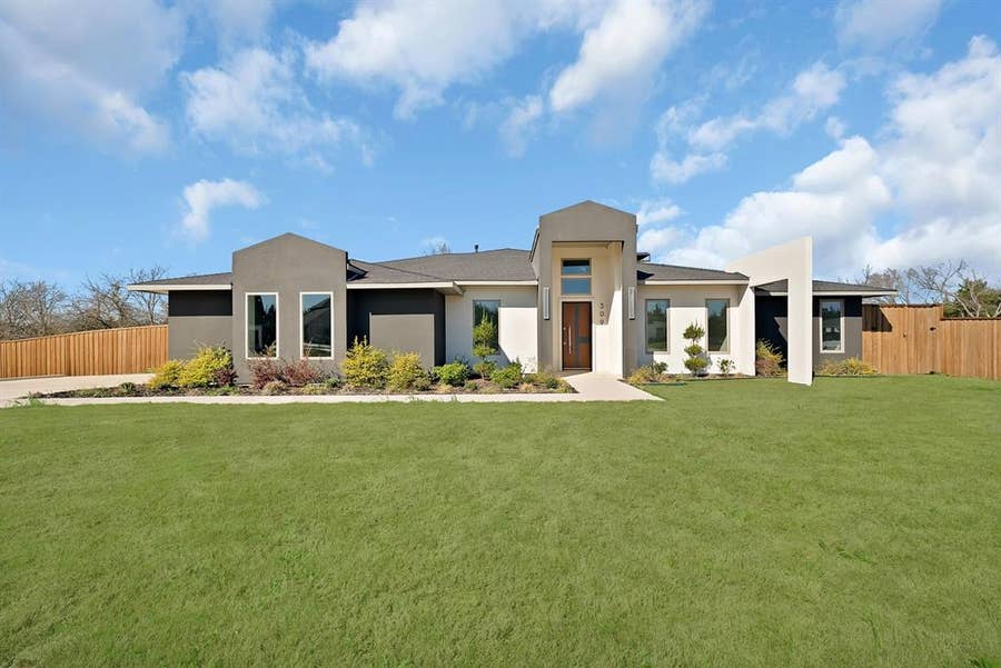 Property photo for 309 Whispering Way, Red Oak, TX