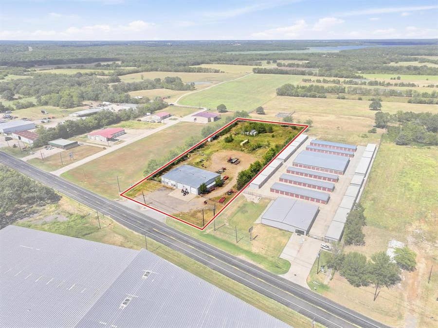 Property photo for 2460 Farm Road 79, Paris, TX
