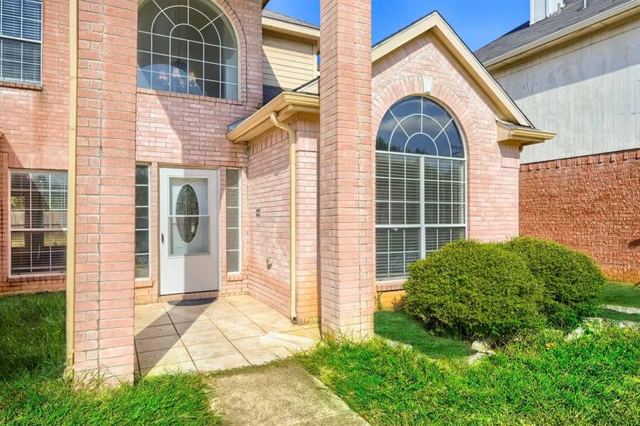 Property photo for 7018 Echo Lake Court, Arlington, TX