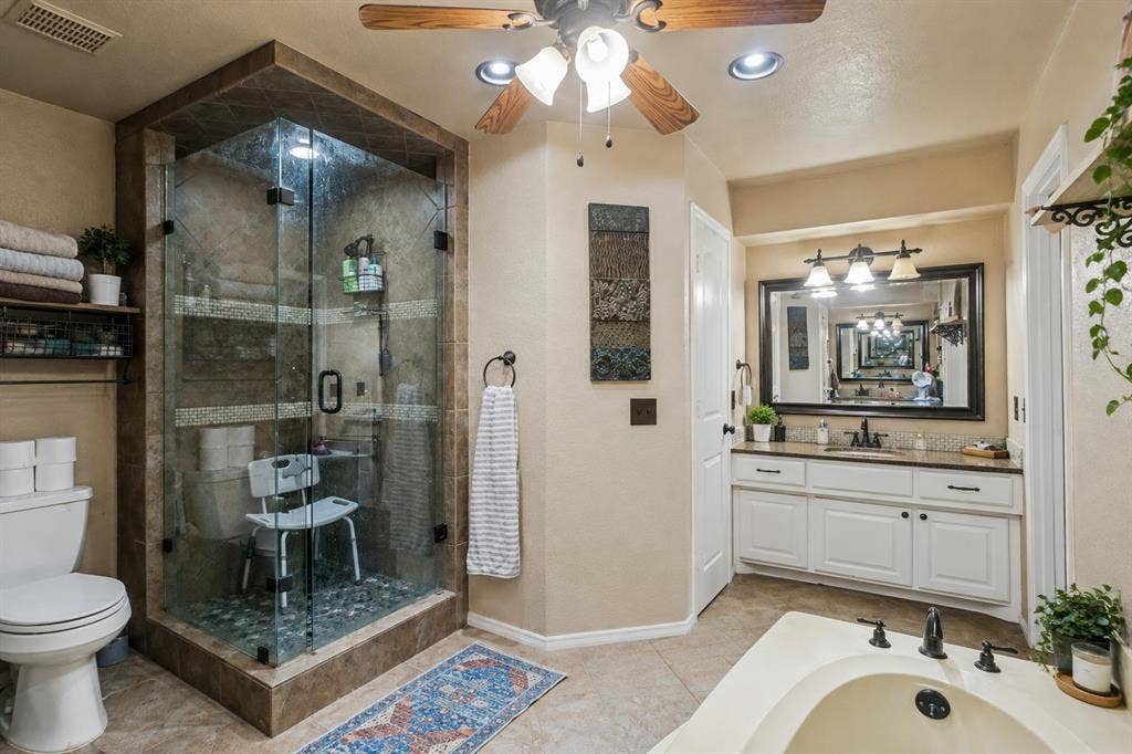 3806 Timberlake Drive, Plano, TX 75023 Primary Bath