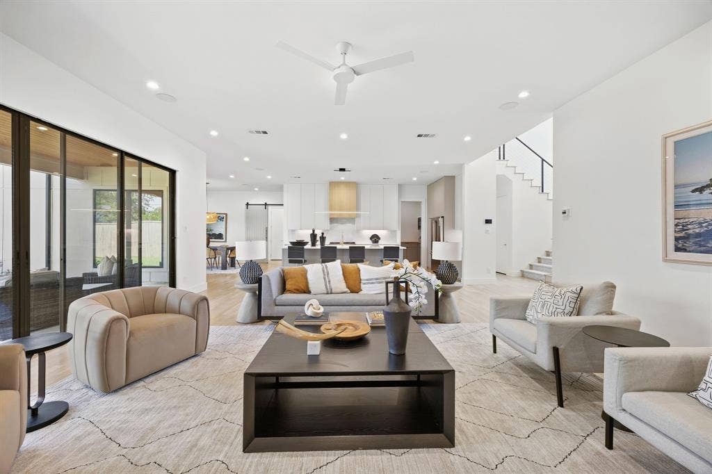 9750 Mixon Drive, Dallas, TX 75220 9750 Mixon Drive, Dallas, TX 75220