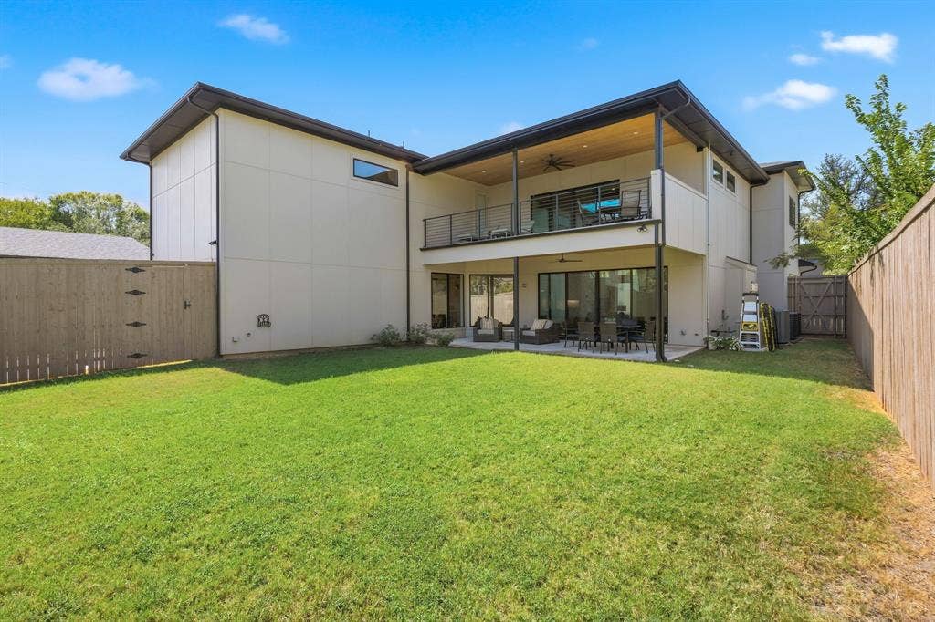 9750 Mixon Drive, Dallas, TX 75220 9750 Mixon Drive, Dallas, TX 75220