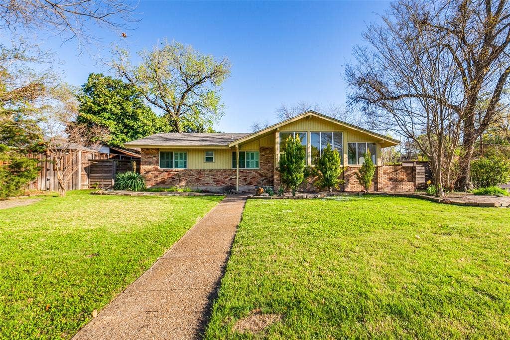 9759 Shoreview Road, Dallas, TX 75238 Subject front faces south
