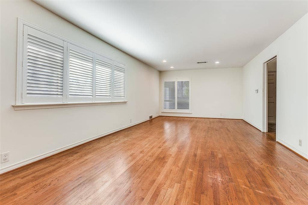9759 Shoreview Road, Dallas, TX 75238 Beautiful hardwoods