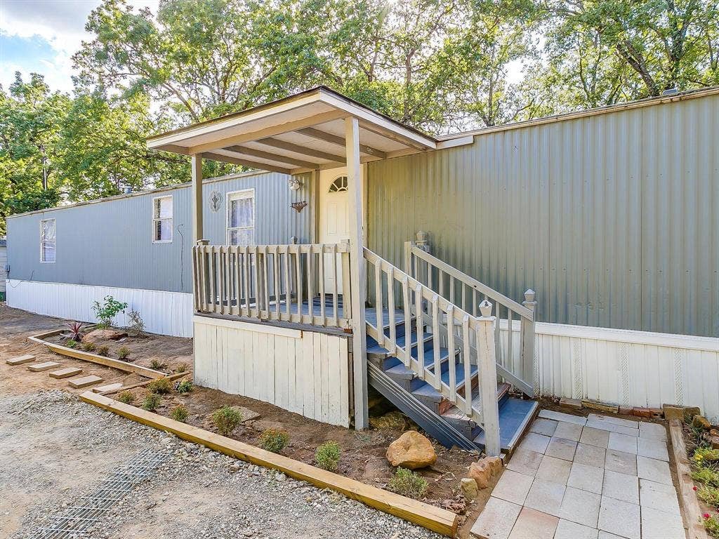 1802 Whispering Oaks Street, Burleson, TX 76028 1802 Whispering Oaks Street, Burleson, TX 76028