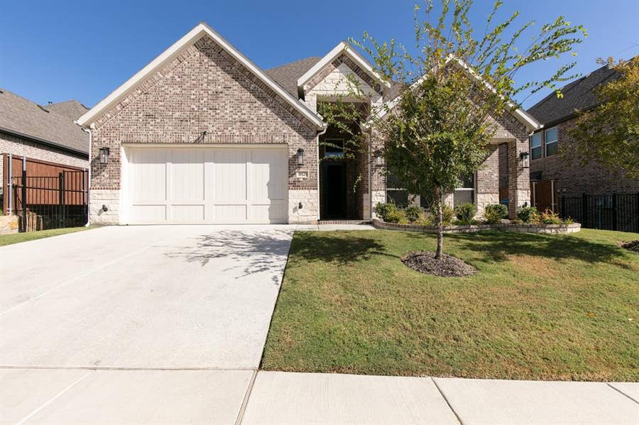 Property photo for 10129 La Frontera Drive, Fort Worth, TX