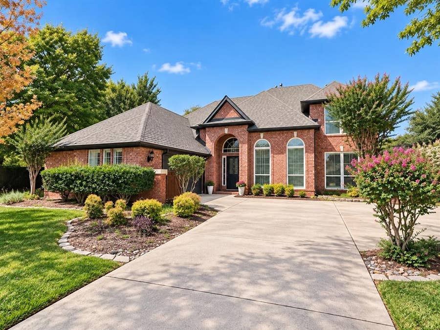 Property photo for 2912 Meadow Glen Drive, Flower Mound, TX