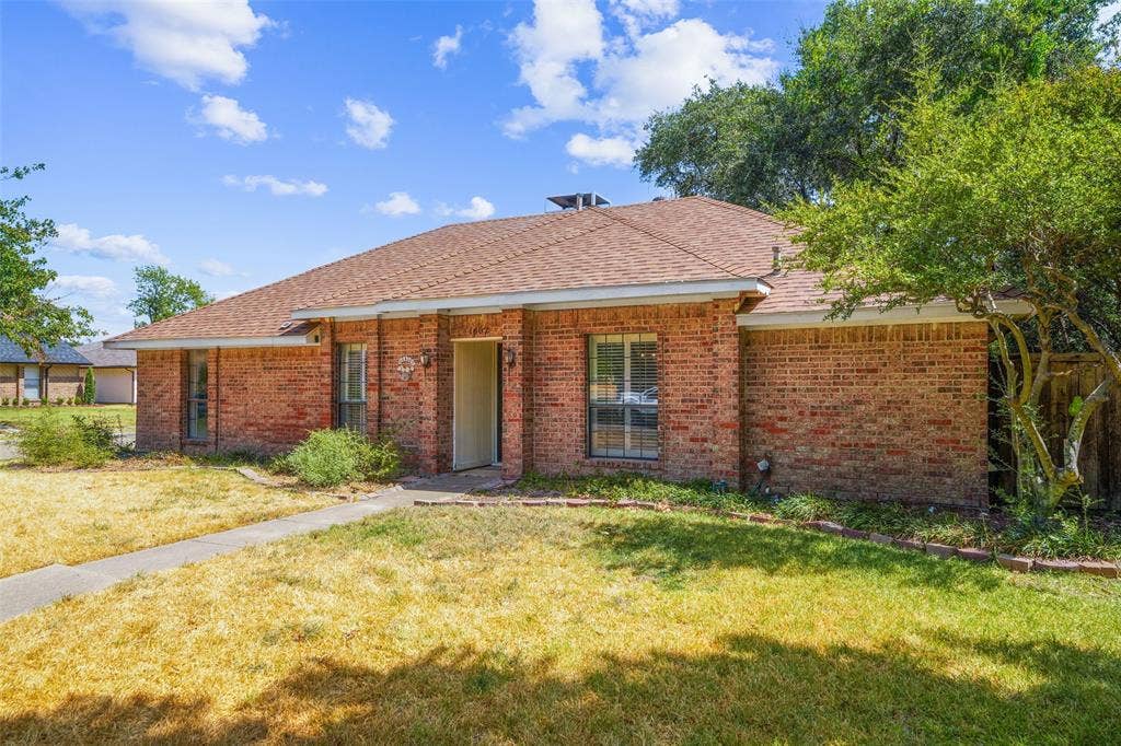 1602 Meadowglen Lane, Mesquite, TX 75150