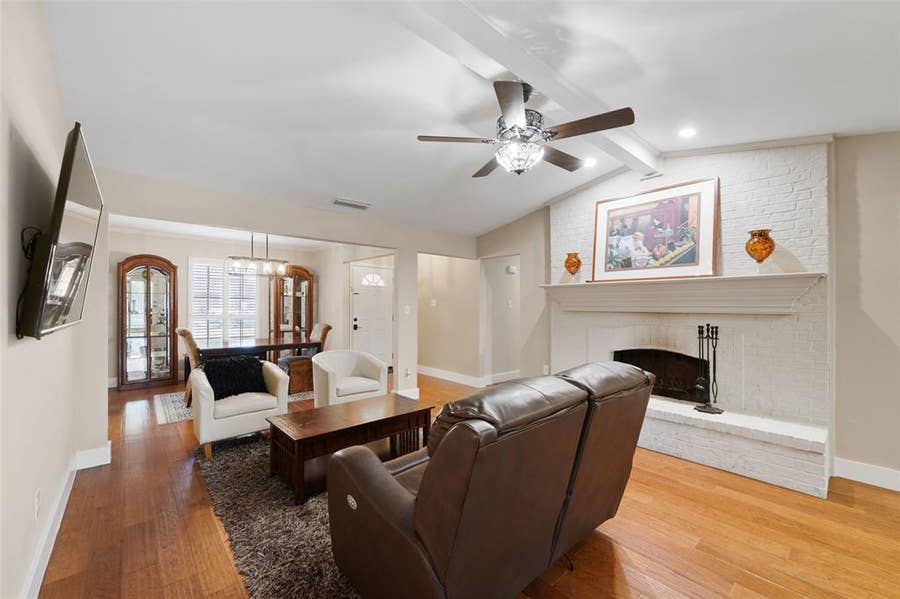 Property photo for 1602 Meadowglen Lane, Mesquite, TX
