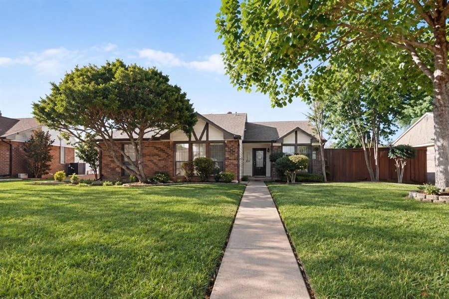 Property photo for 19044 Bilbrook Lane, Dallas, TX
