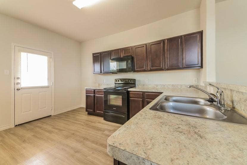1305 Mallard Cove, Ennis, TX 75119 1305 Mallard Cove, Ennis, TX 75119