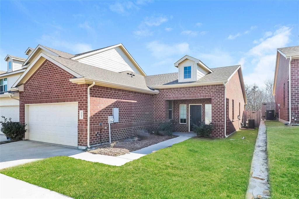 1305 Mallard Cove, Ennis, TX 75119 1305 Mallard Cove, Ennis, TX 75119