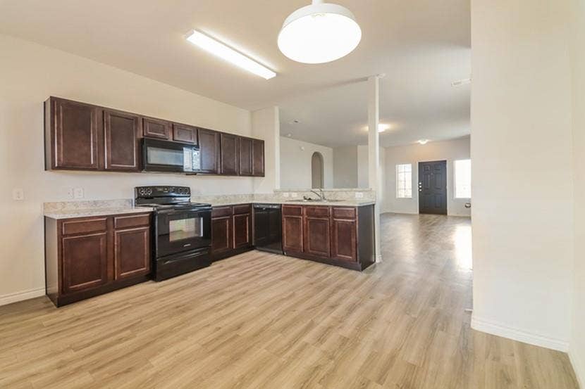 1305 Mallard Cove, Ennis, TX 75119 1305 Mallard Cove, Ennis, TX 75119
