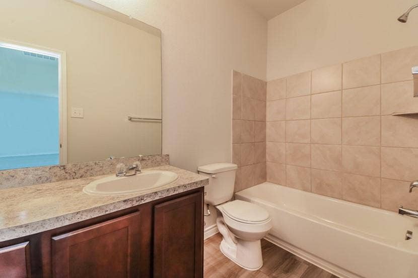 1305 Mallard Cove, Ennis, TX 75119 1305 Mallard Cove, Ennis, TX 75119