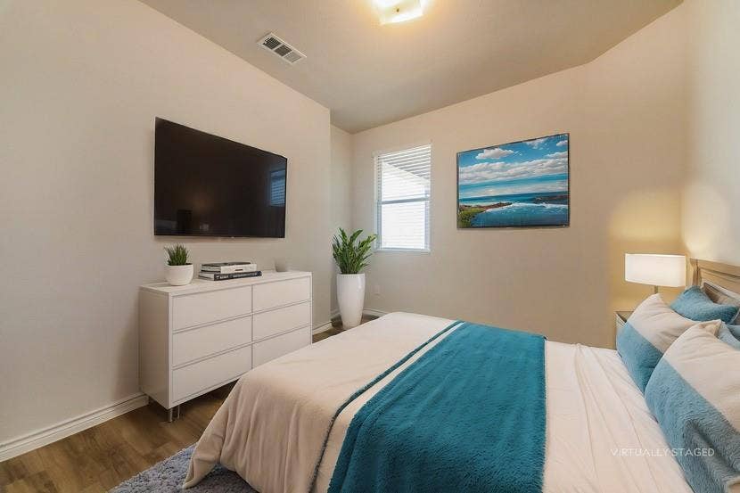1305 Mallard Cove, Ennis, TX 75119 virtually staged
