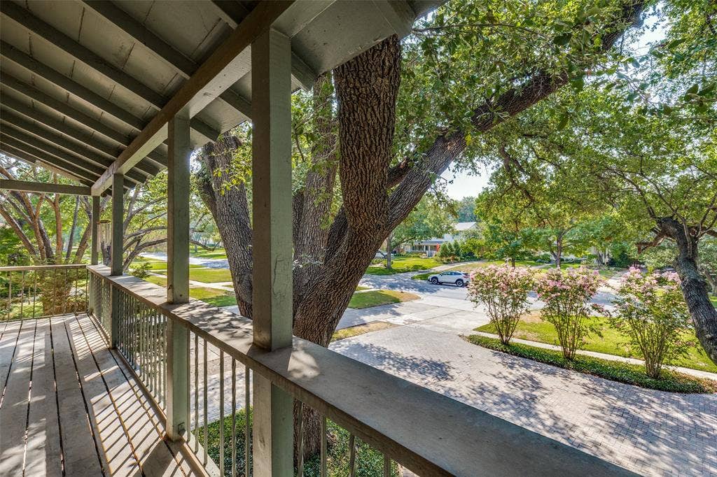5411 W University Boulevard, Dallas, TX 75209 overlooking front of home