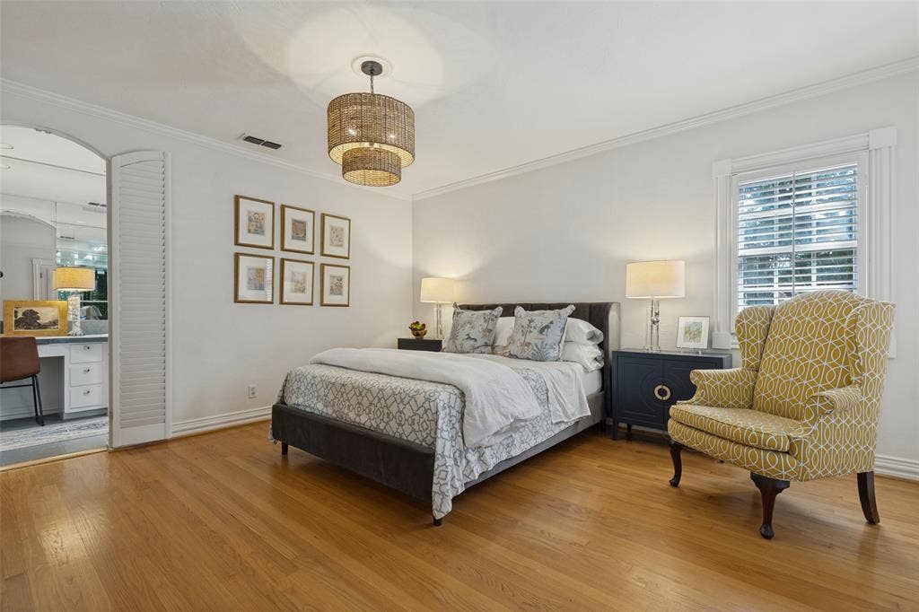 5411 W University Boulevard, Dallas, TX 75209 Primary Bedroom
