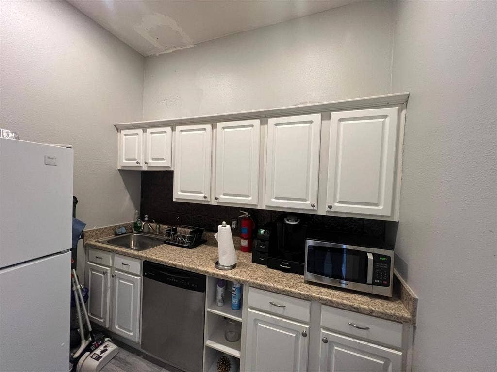 5228 VILLAGE CREEK Drive, #100, Plano, TX 75093 5228 VILLAGE CREEK Drive, #100, Plano, TX 75093