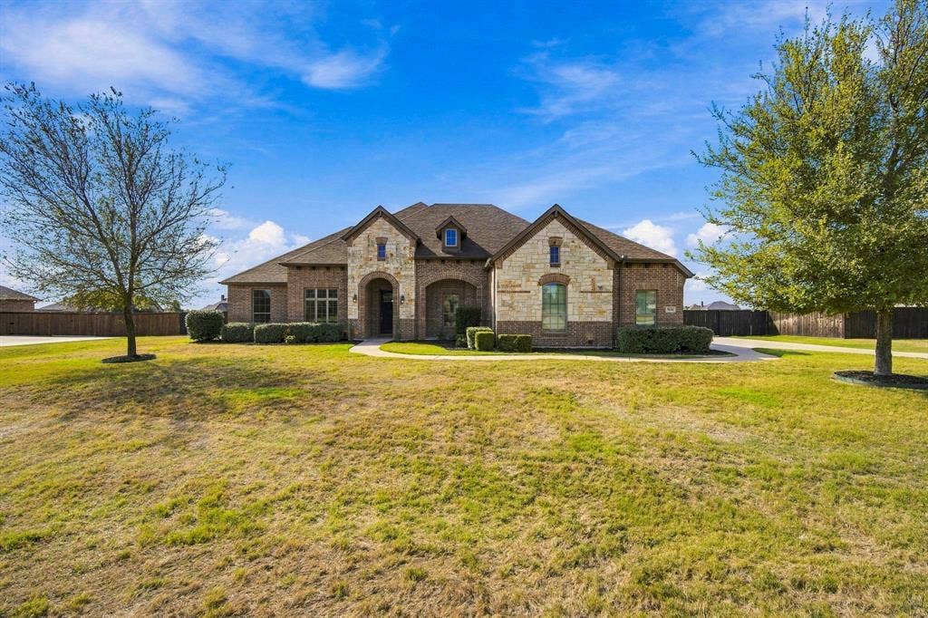 5620 Limestone Lane, Midlothian, TX 76065 Gorgeous, Move-In Ready home!