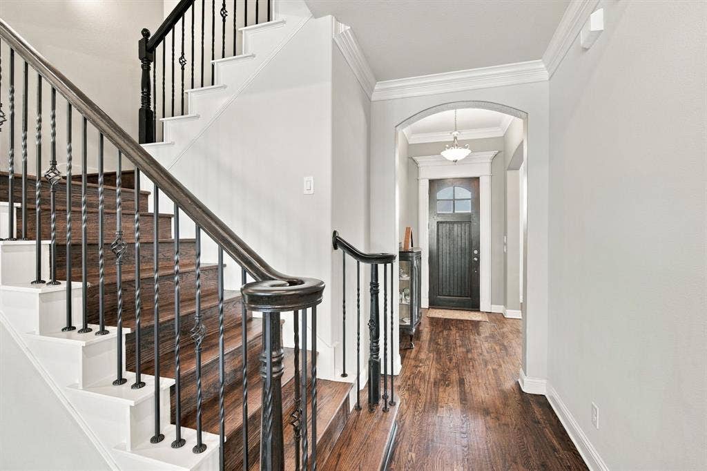 5620 Limestone Lane, Midlothian, TX 76065 Gorgeous hardwood floors and ambient lighting create an inviting entrance