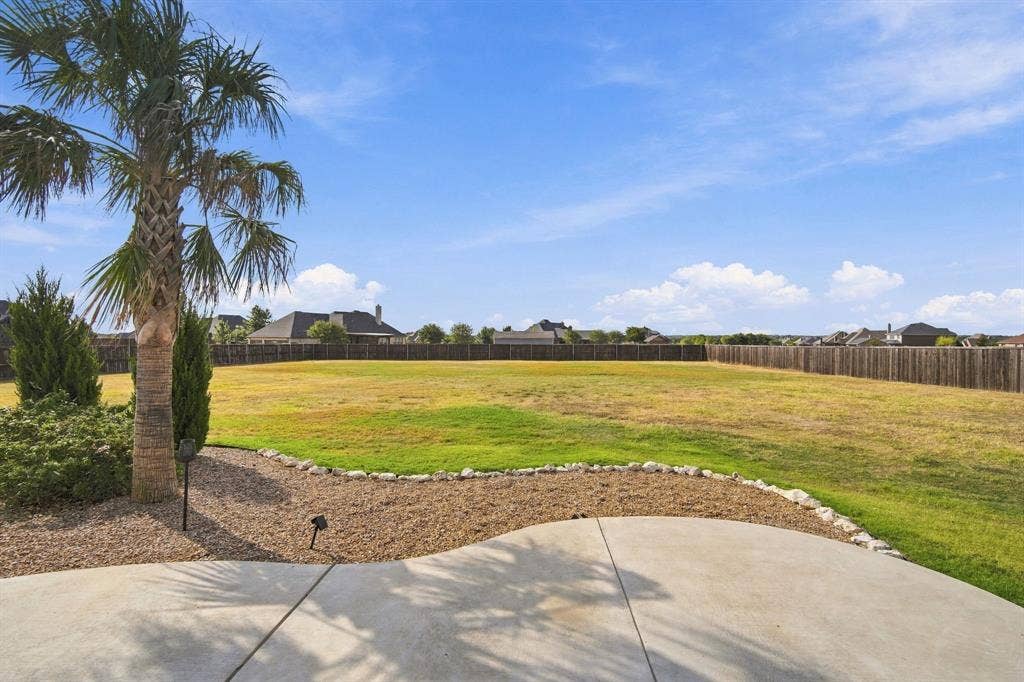 5620 Limestone Lane, Midlothian, TX 76065 Over an acre and fully fenced yard.